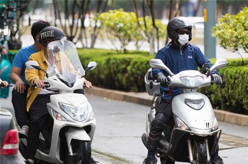 有必要嗎 電動車上牌 戴頭盔 限速被調侃 素質三連 網(wǎng)友這樣評論